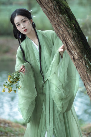 美胞一线天